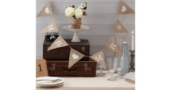 Se pencher plus en avant sur les décorations de voiture de mariage